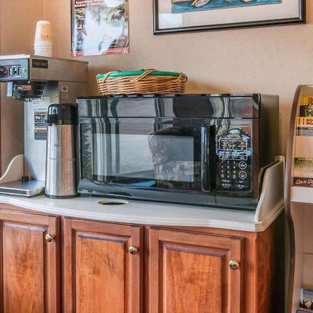Econo Lodge Bayview Mackinaw City Zewnętrze zdjęcie