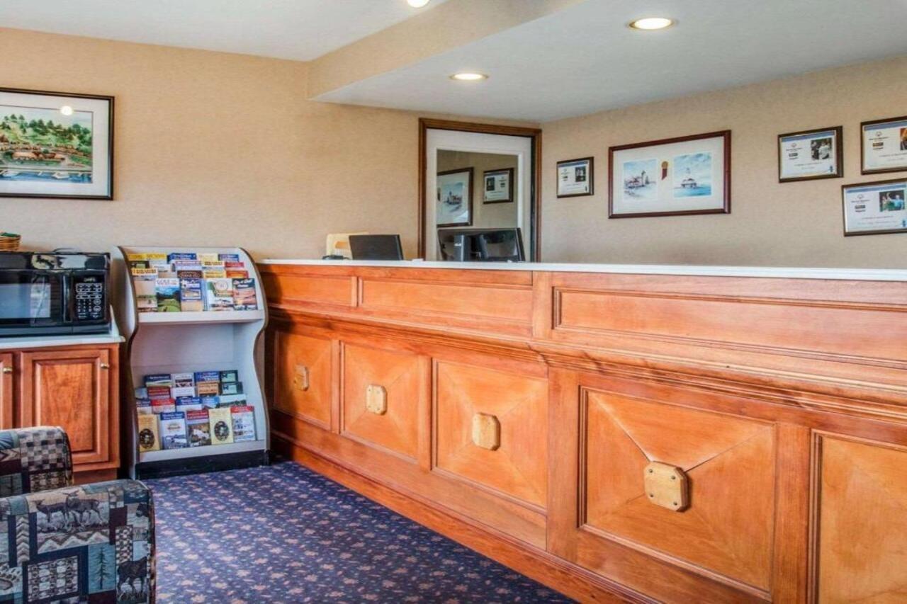 Econo Lodge Bayview Mackinaw City Zewnętrze zdjęcie