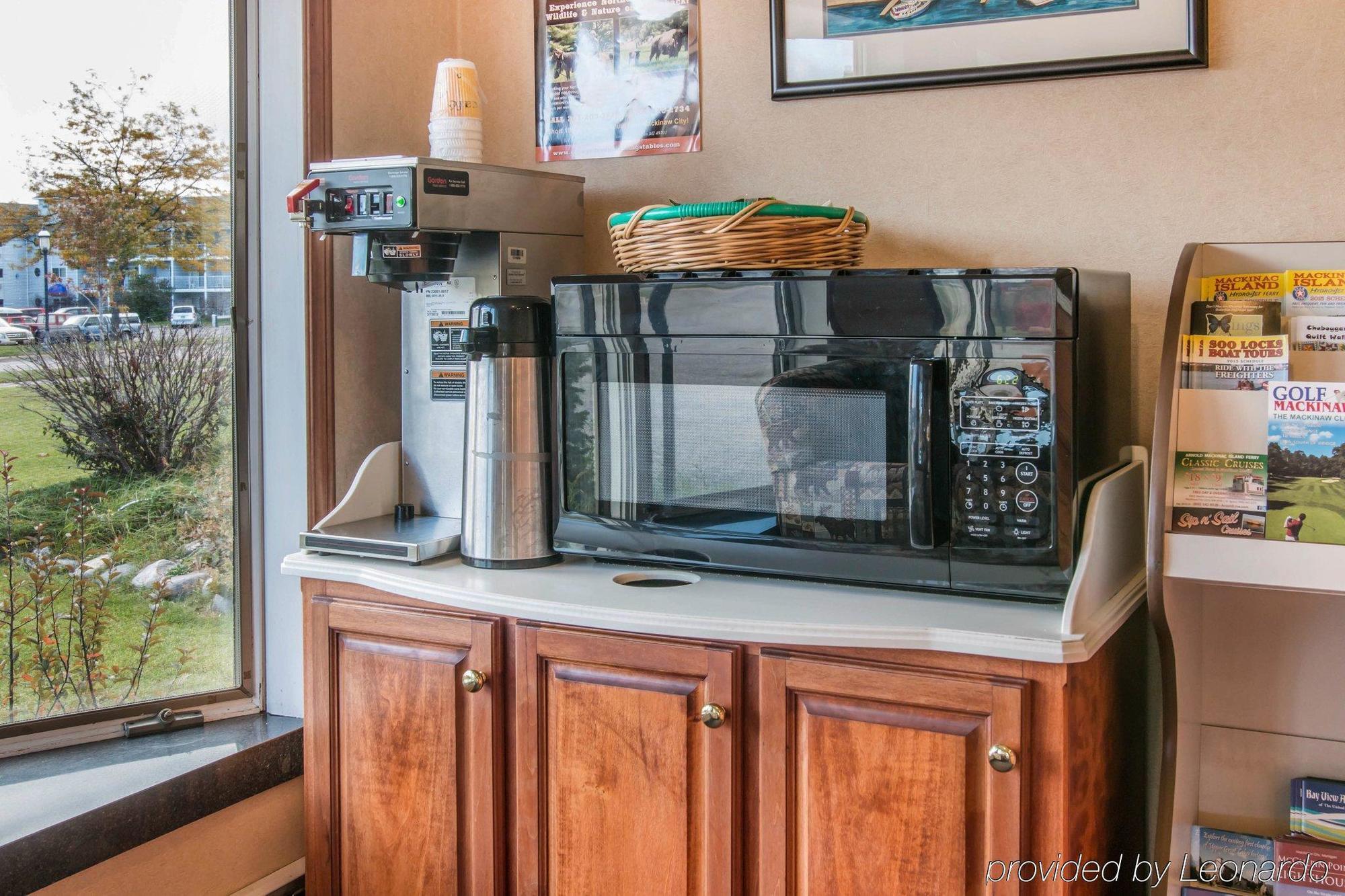 Econo Lodge Bayview Mackinaw City Zewnętrze zdjęcie