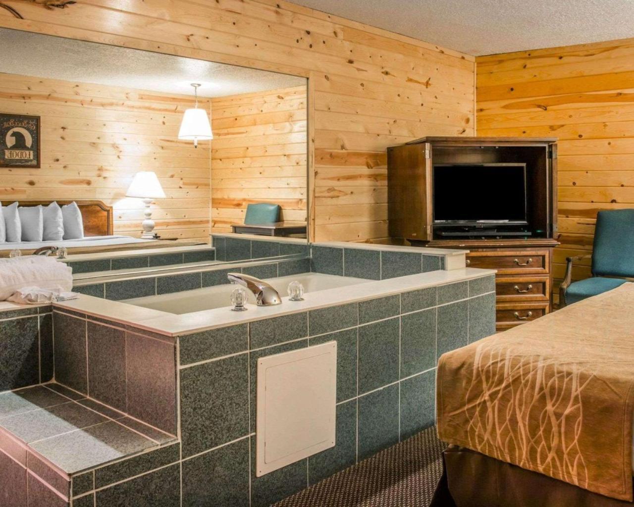 Econo Lodge Bayview Mackinaw City Zewnętrze zdjęcie
