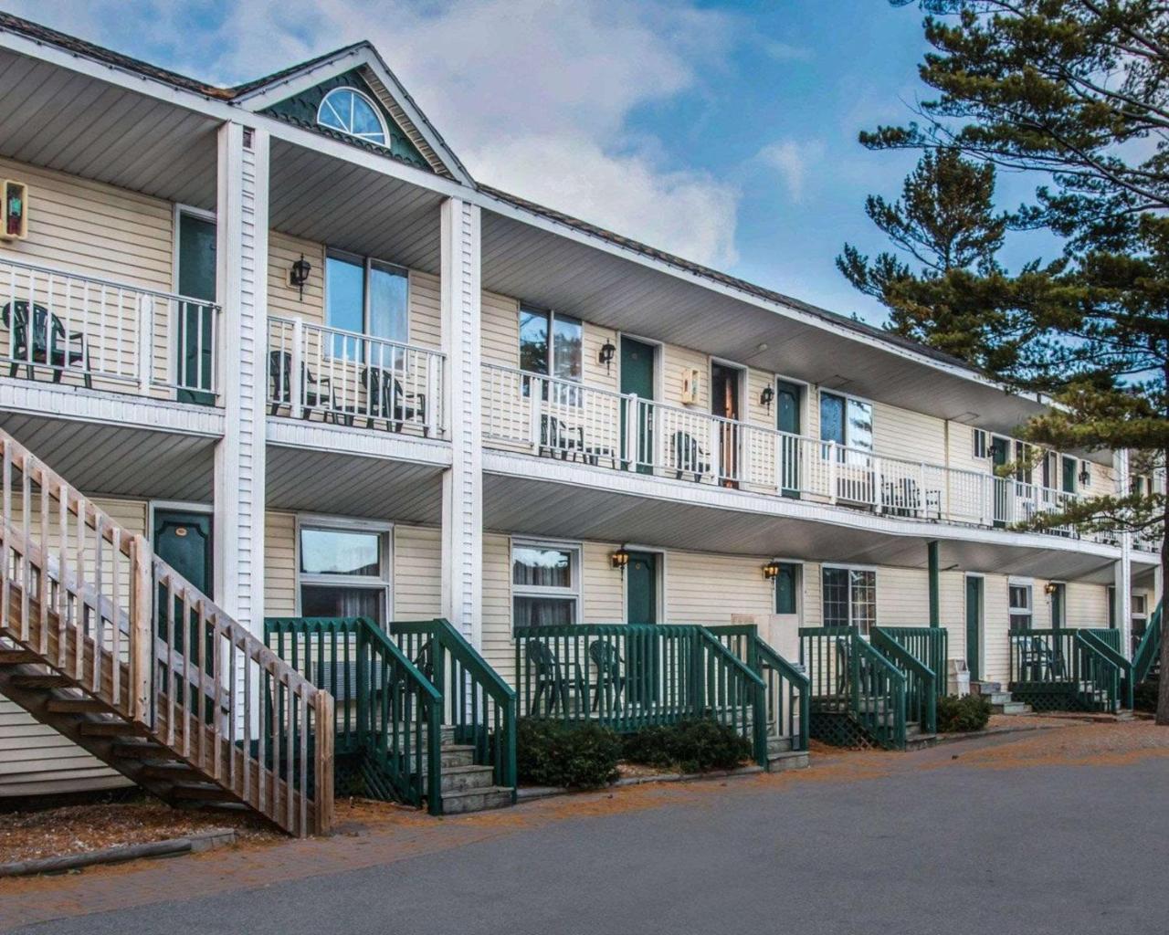 Econo Lodge Bayview Mackinaw City Zewnętrze zdjęcie