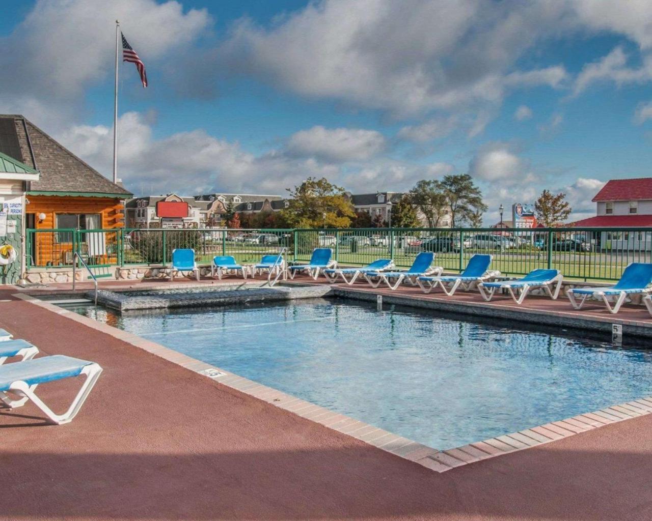 Econo Lodge Bayview Mackinaw City Zewnętrze zdjęcie