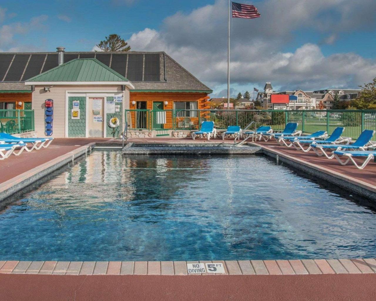 Econo Lodge Bayview Mackinaw City Zewnętrze zdjęcie