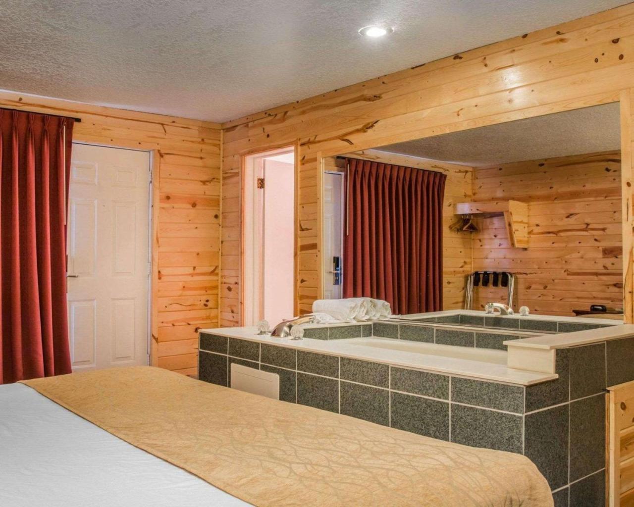 Econo Lodge Bayview Mackinaw City Zewnętrze zdjęcie