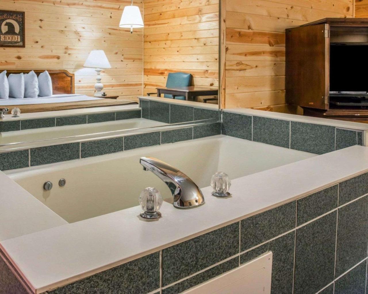Econo Lodge Bayview Mackinaw City Zewnętrze zdjęcie